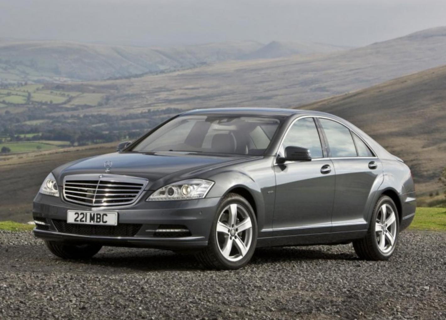 W221